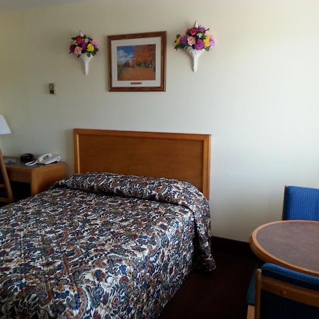 River Mist Inn Sturgeon Falls Exterior photo