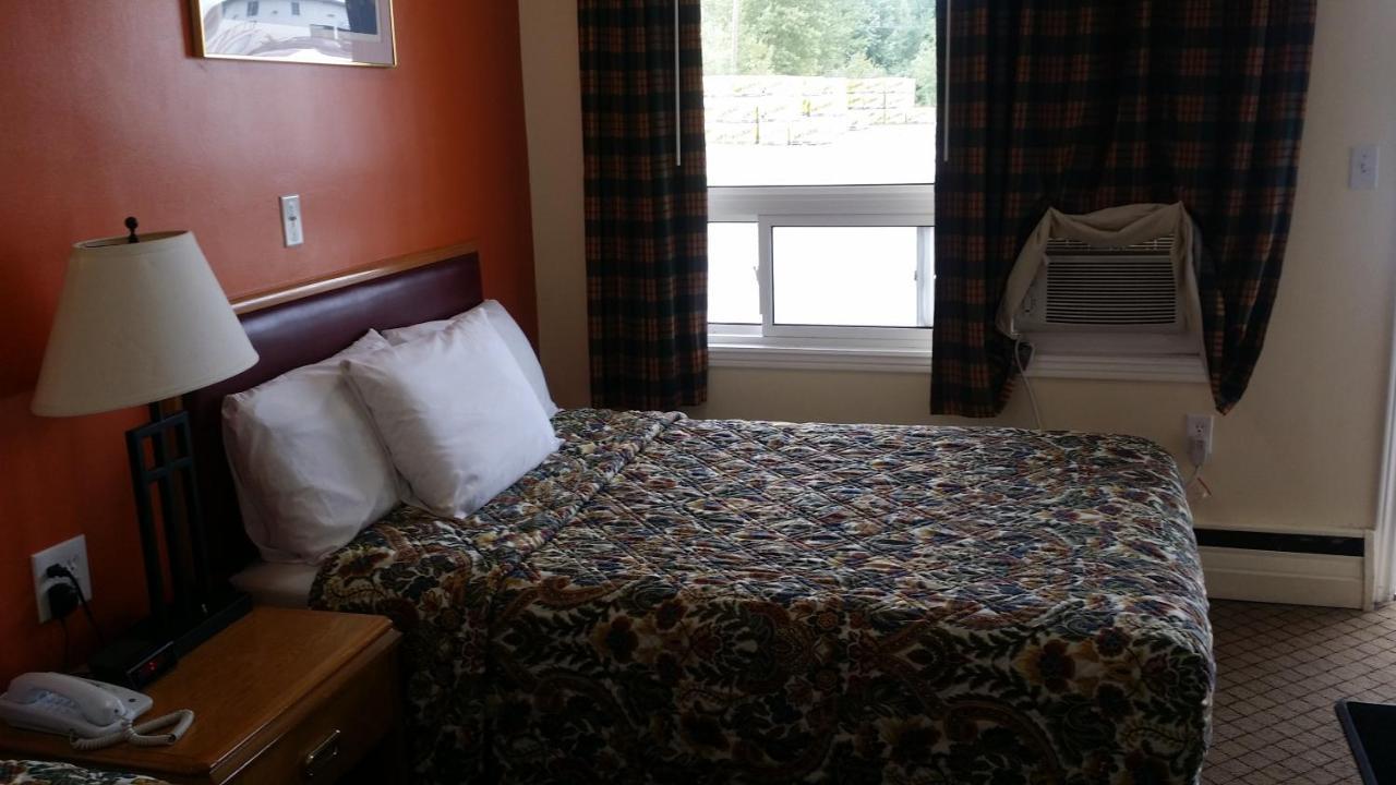 River Mist Inn Sturgeon Falls Exterior photo