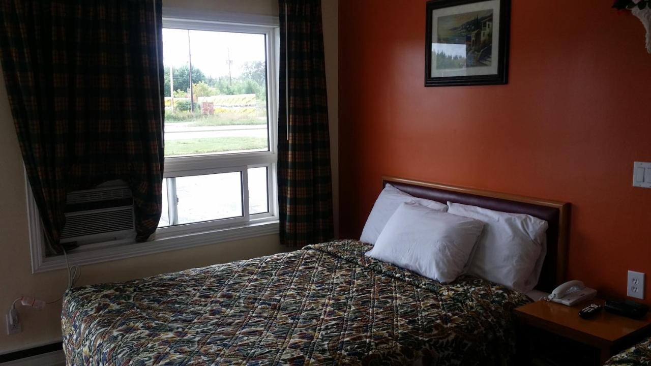 River Mist Inn Sturgeon Falls Exterior photo
