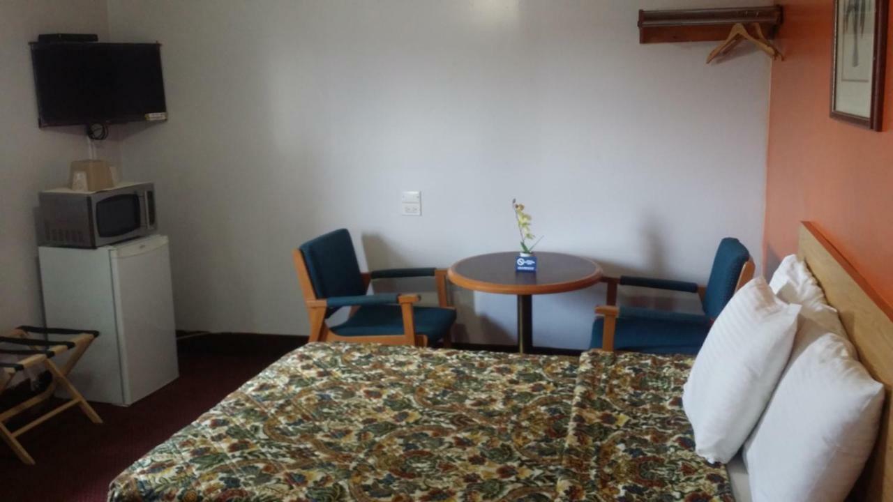 River Mist Inn Sturgeon Falls Exterior photo
