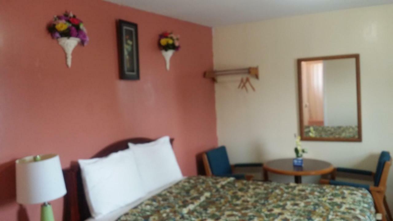 River Mist Inn Sturgeon Falls Exterior photo