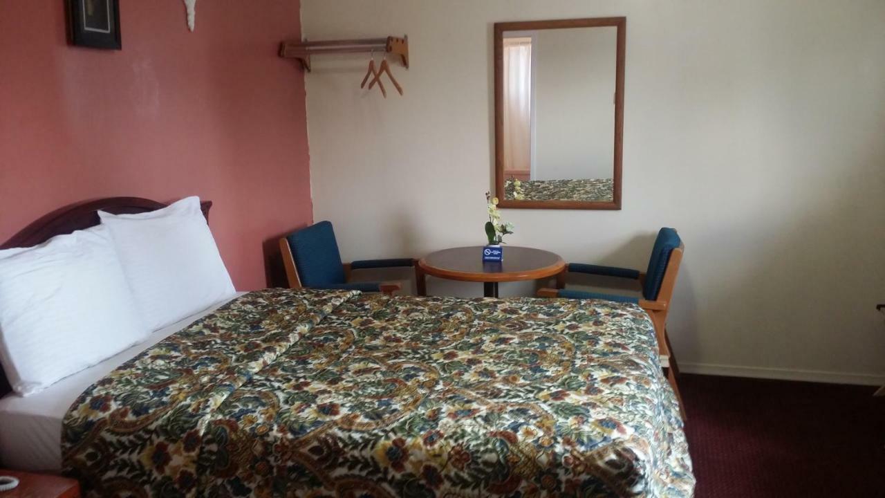 River Mist Inn Sturgeon Falls Exterior photo